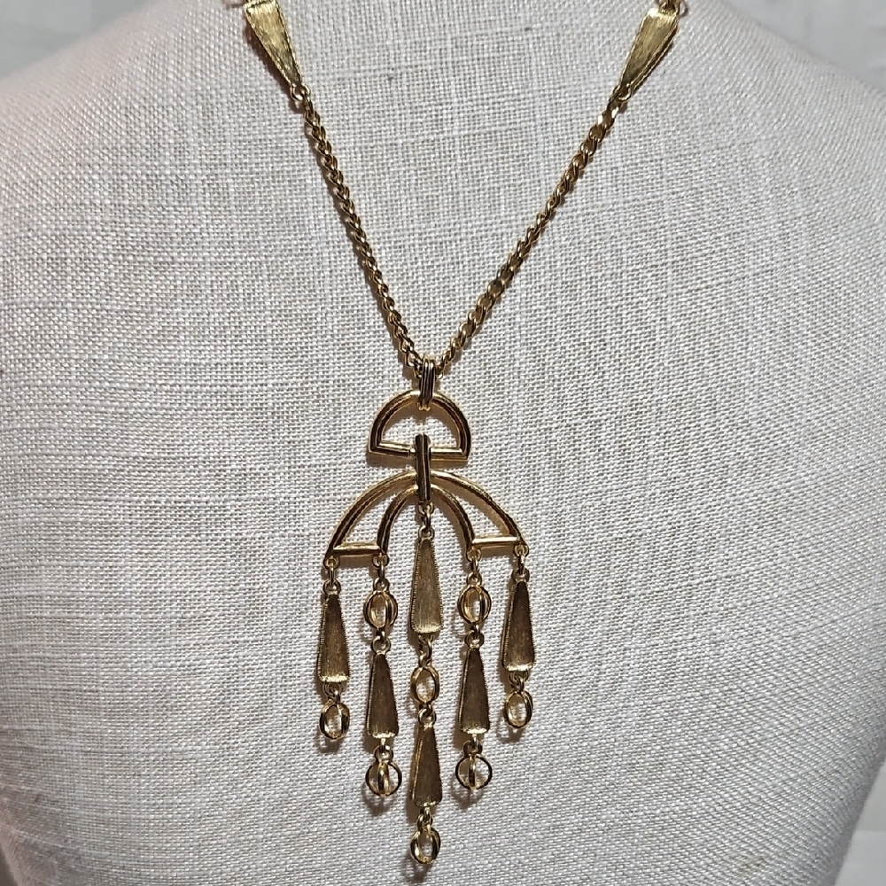 Chic Gold Dangle Necklace